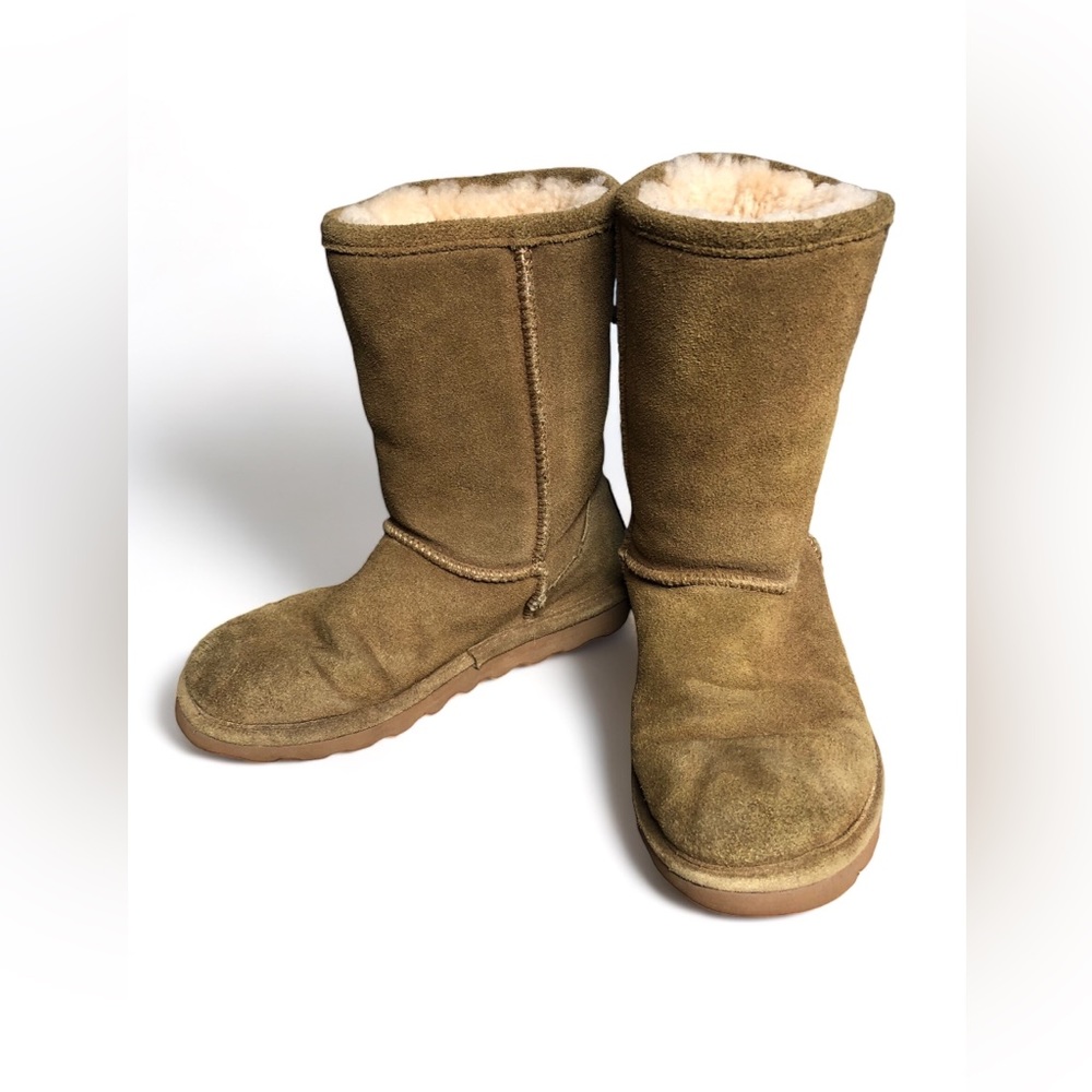 BEARPAW tan boots